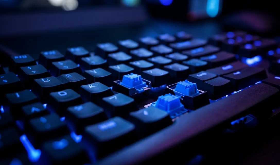 Teclado mecánico con switches azules